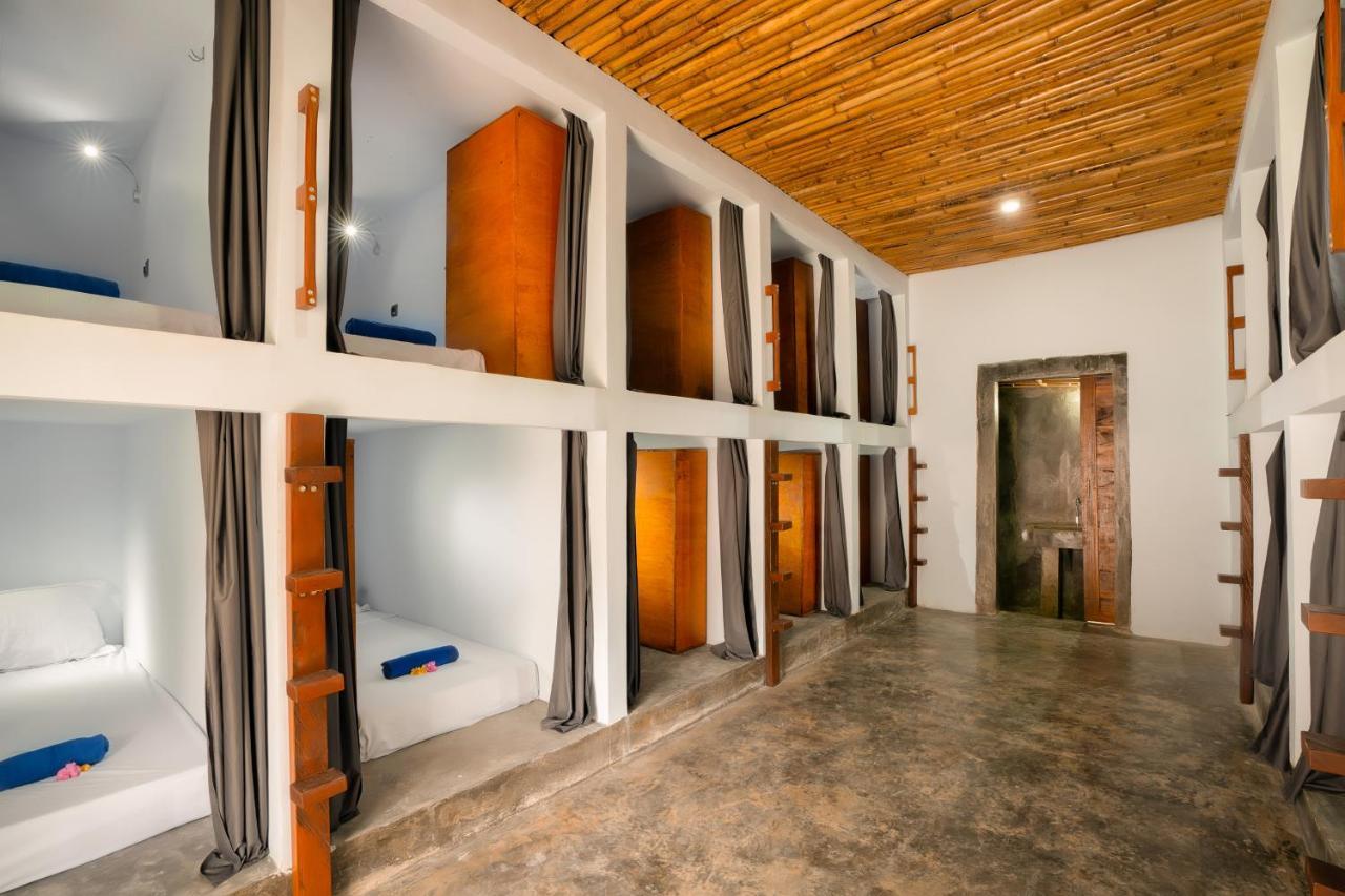 Waiwas Hostel Kuta  Exterior photo