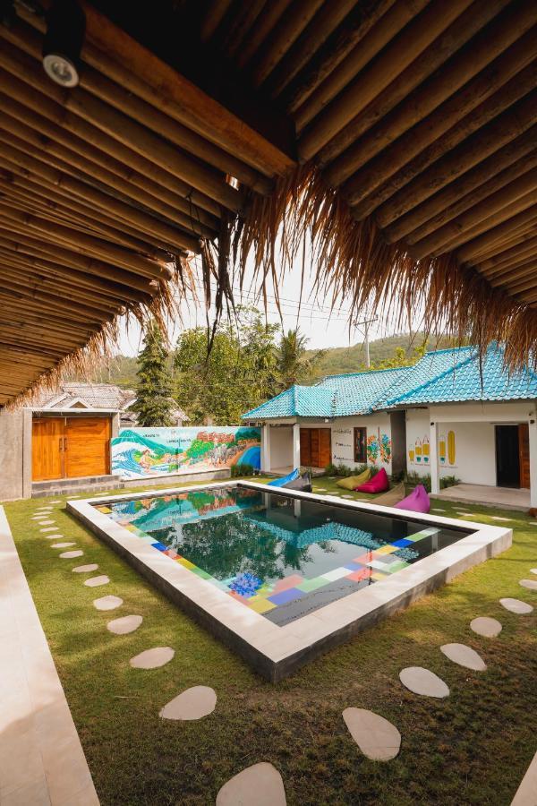 Waiwas Hostel Kuta  Exterior photo