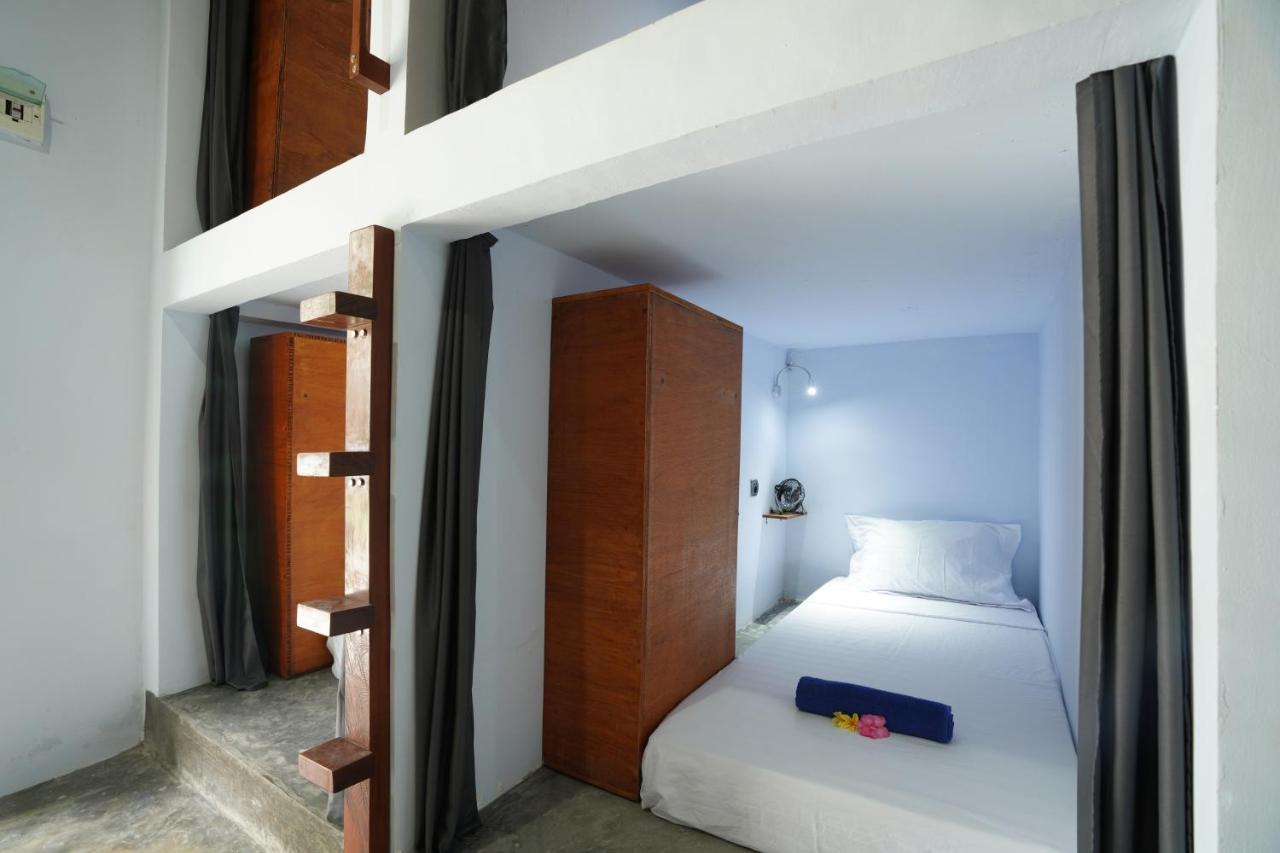 Waiwas Hostel Kuta  Exterior photo