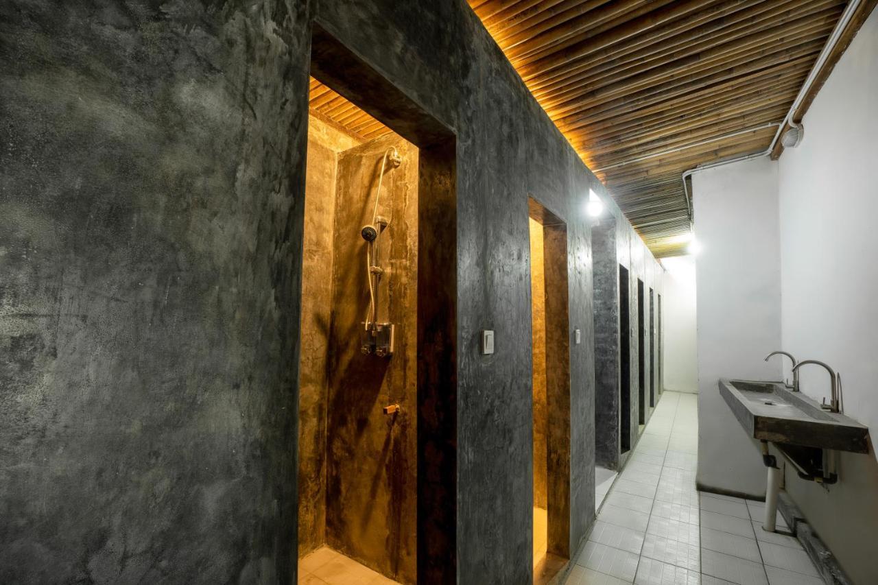 Waiwas Hostel Kuta  Exterior photo